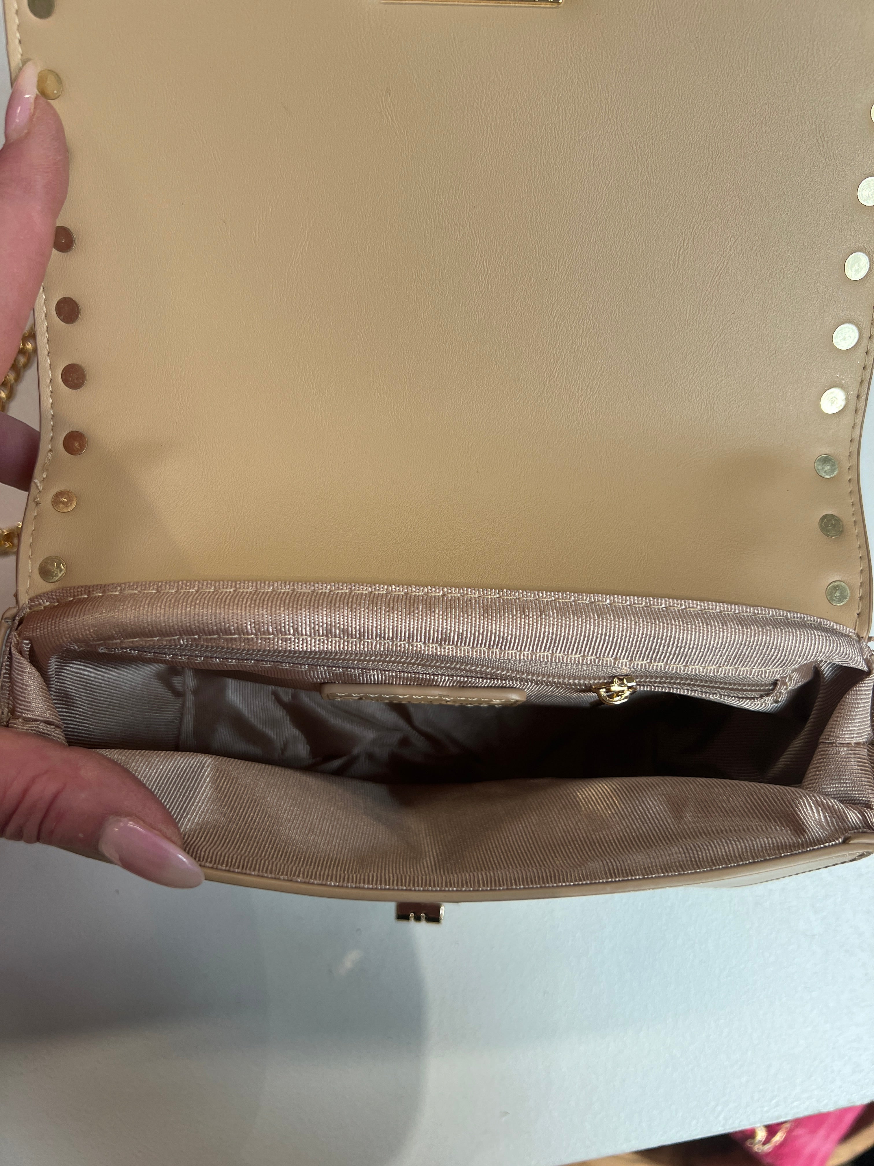 Lisa - Lille taske med guld nitter